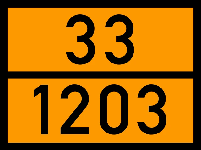 Orange Warntafel mit Gefahrnummer 33 und UN-Nummer 1203